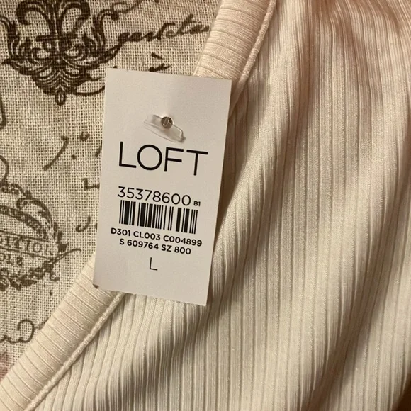 LOFT. CREAM SHORT SLEEVE STRETCH V-NECK RIBBED TOP. SIZE LARGE. SO SOFT! NWT - Picture 5 of 6